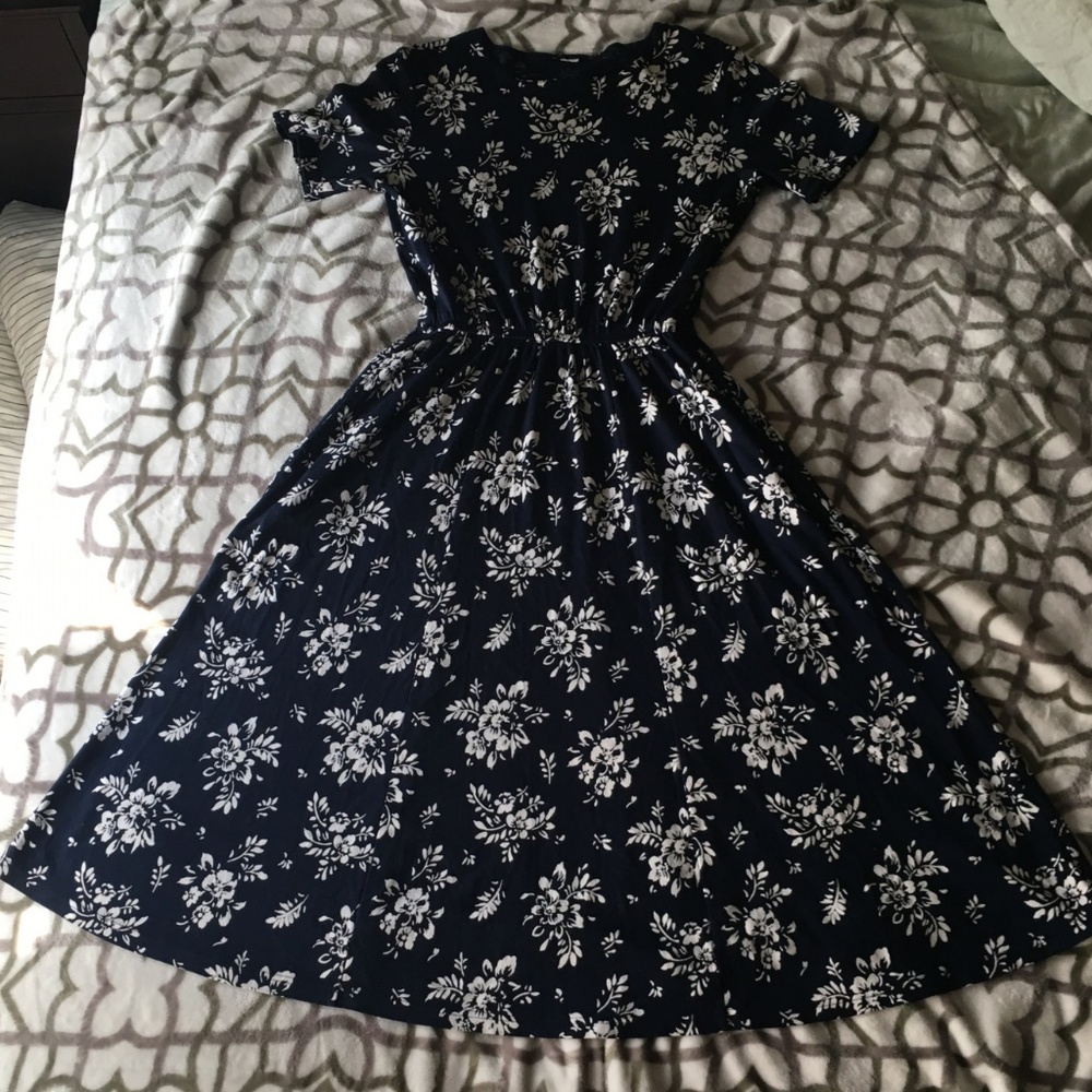 STUNNING Floral Maxi Dress